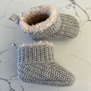 NWOT Baby Gap Knit Sherpa Lined Booties